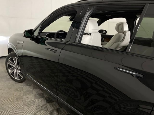 New 2026 Cadillac Vistiq Sport w/ LPO, Floor Liner Package image 34