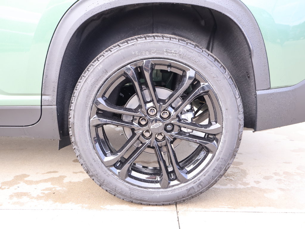 New 2027 Chevrolet Traverse LT w/ Driver Confidence Package FWD image 41