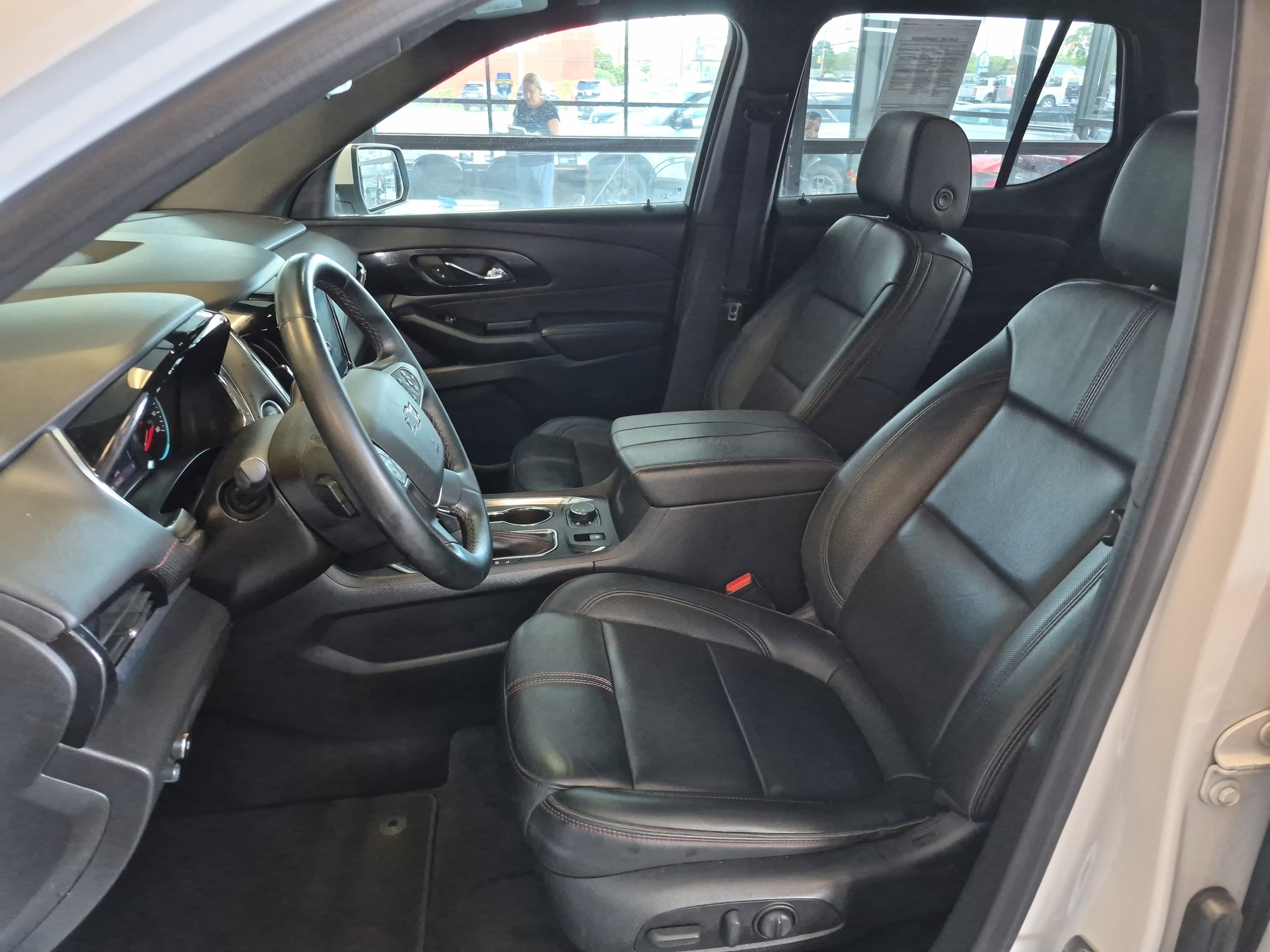 Used 2023 Chevrolet Traverse RS image 12