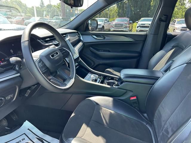 Used 2023 Jeep Grand Cherokee Altitude image 11