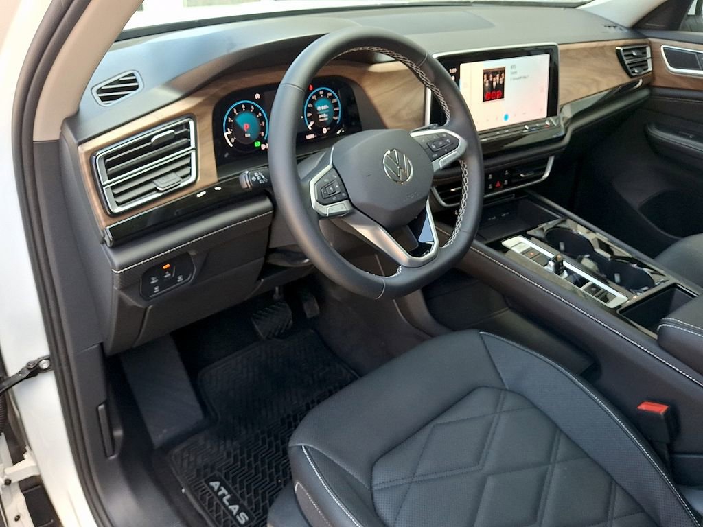 Certified 2025 Volkswagen Atlas SE w/ Panoramic Sunroof Package AWD/4WD image 26