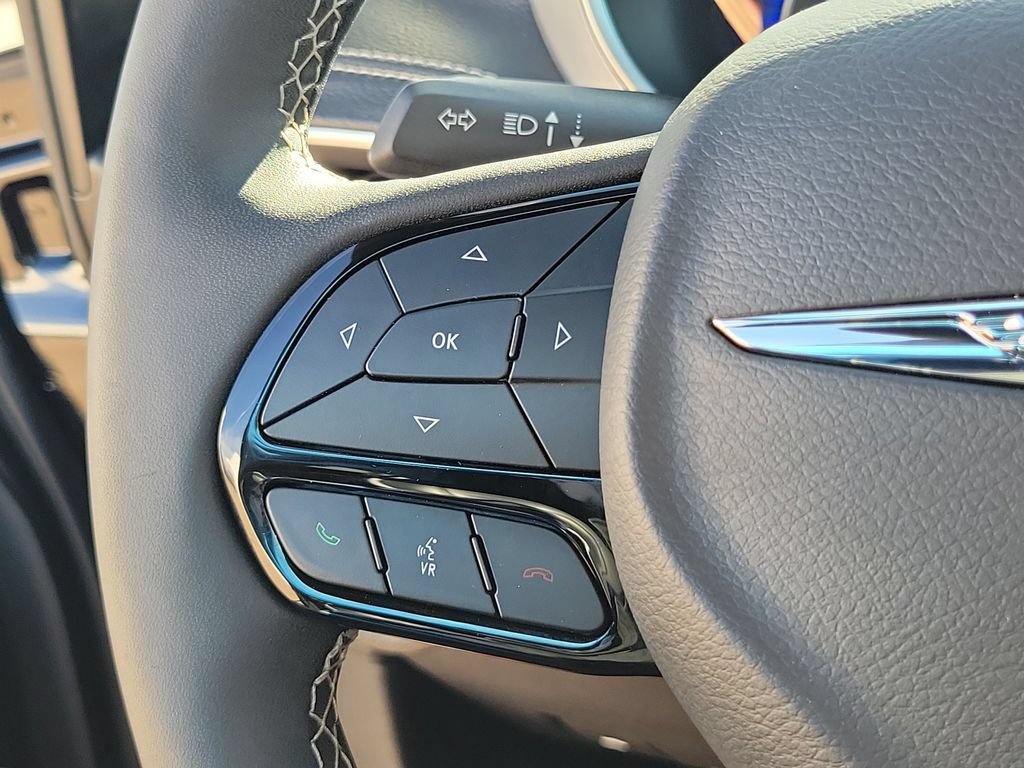 Used 2025 Chrysler Pacifica Limited FWD image 15