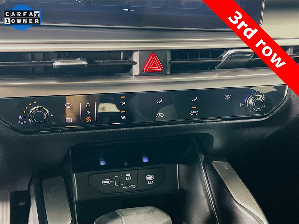 Certified 2025 Kia Sorento LX image 16