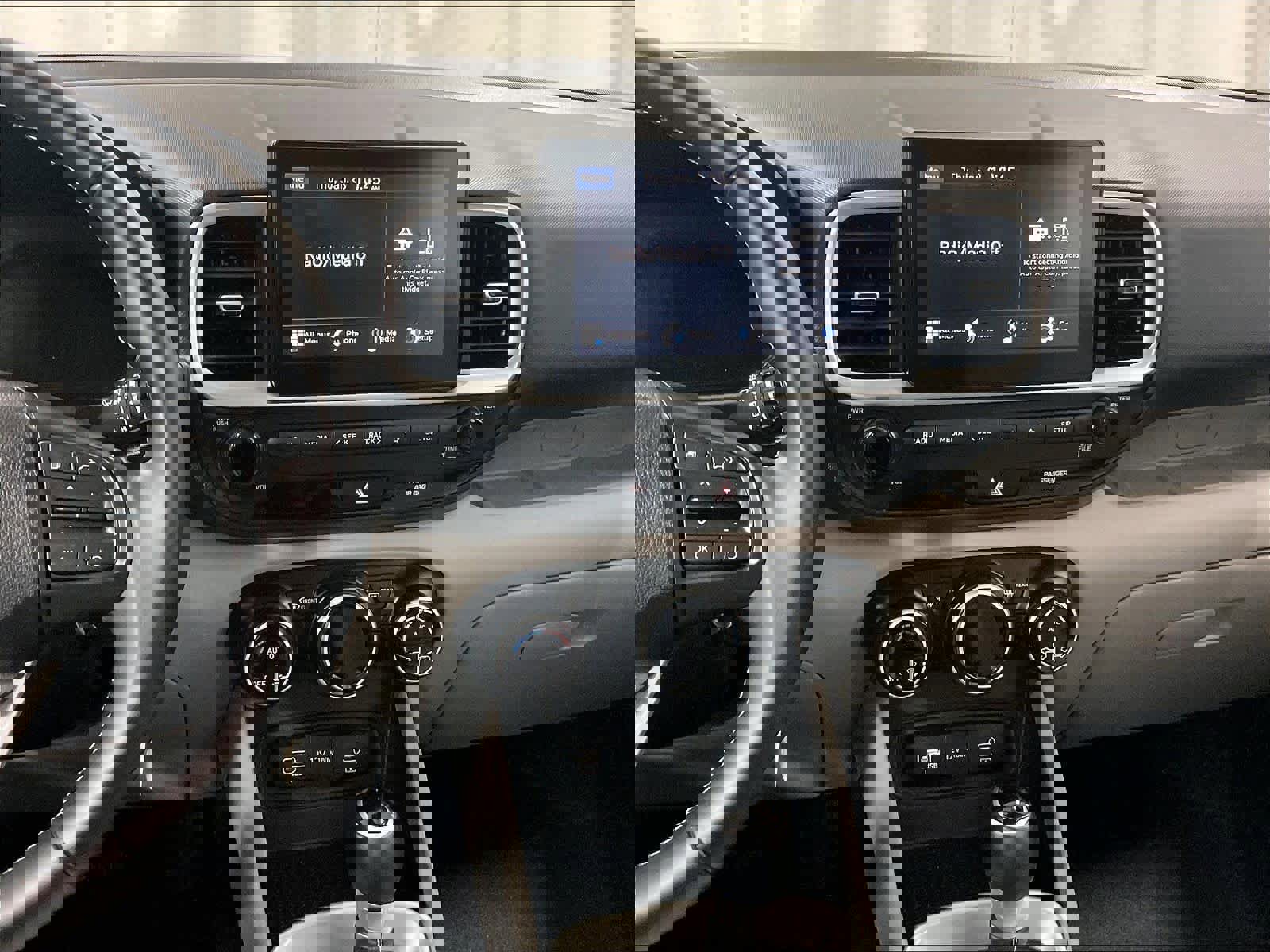 Used 2023 Hyundai Venue SEL image 18