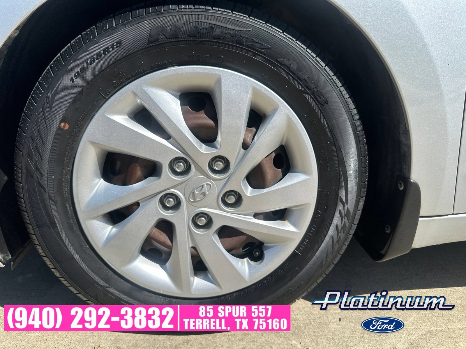 Used 2020 Hyundai Elantra SE w/ Winter Weather Package FWD image 10