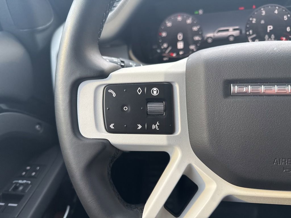 Used 2025 Land Rover Defender 130 X-Dynamic SE image 17