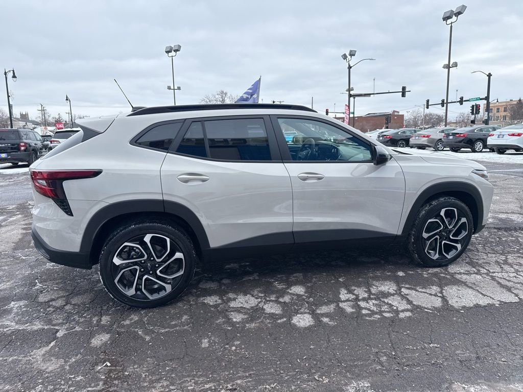 Used 2026 Chevrolet Trax RS w/ Sunroof Package image 7