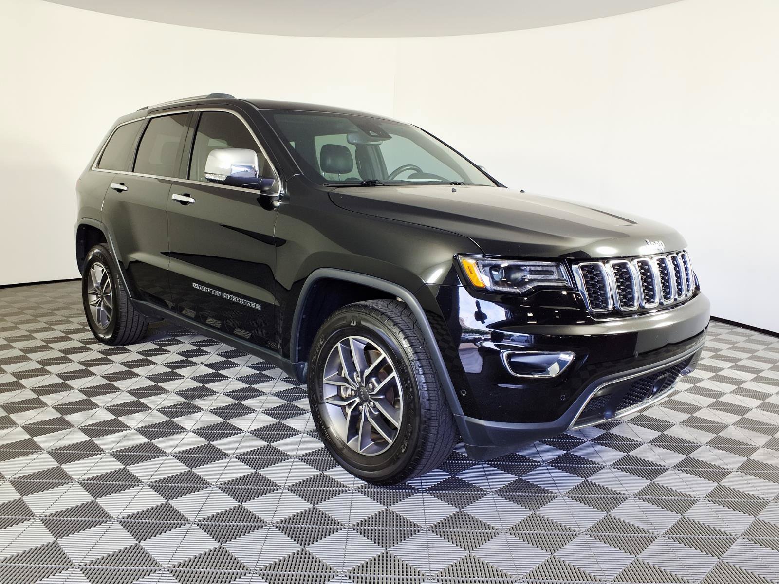 Used 2022 Jeep Grand Cherokee Limited w/ Trailer Tow Group IV AWD/4WD image 3