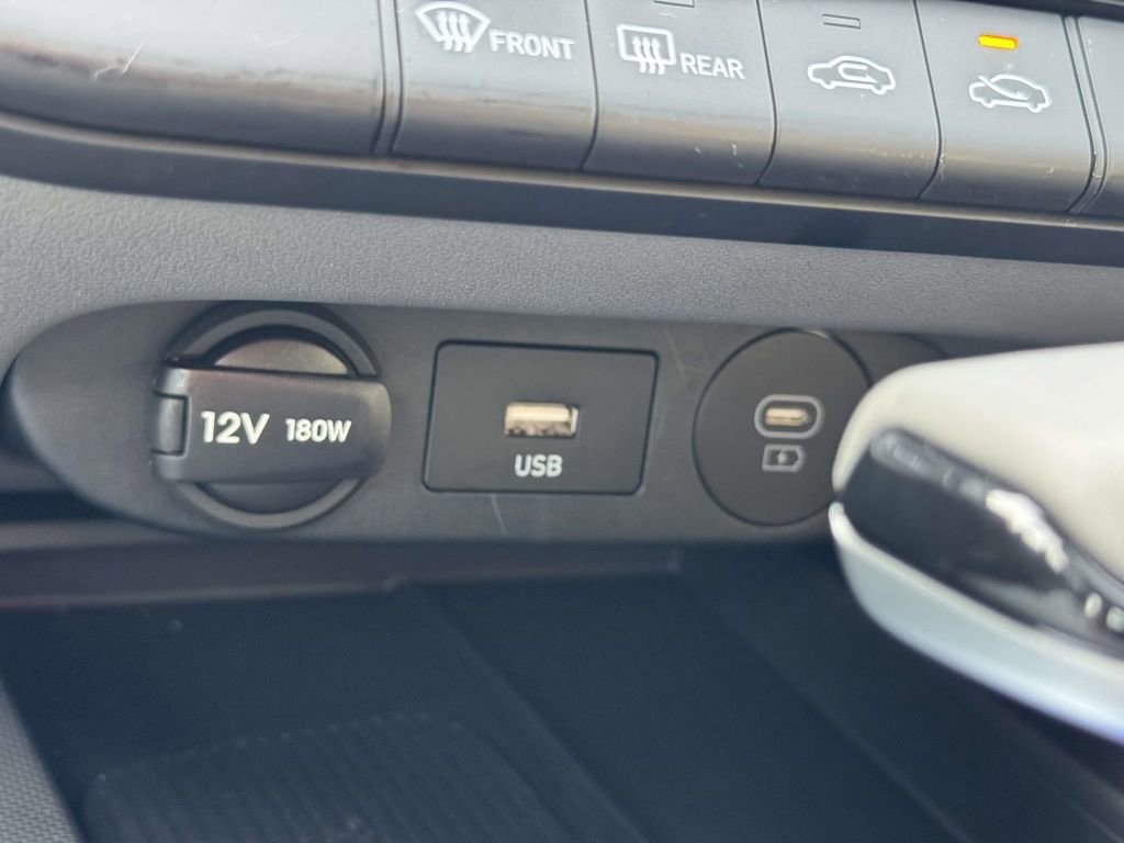 Certified 2025 Hyundai Elantra Sport image 23