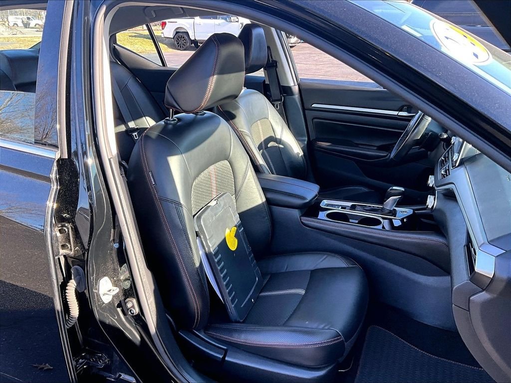 Used 2024 Nissan Altima 2.5 SR AWD/4WD image 11