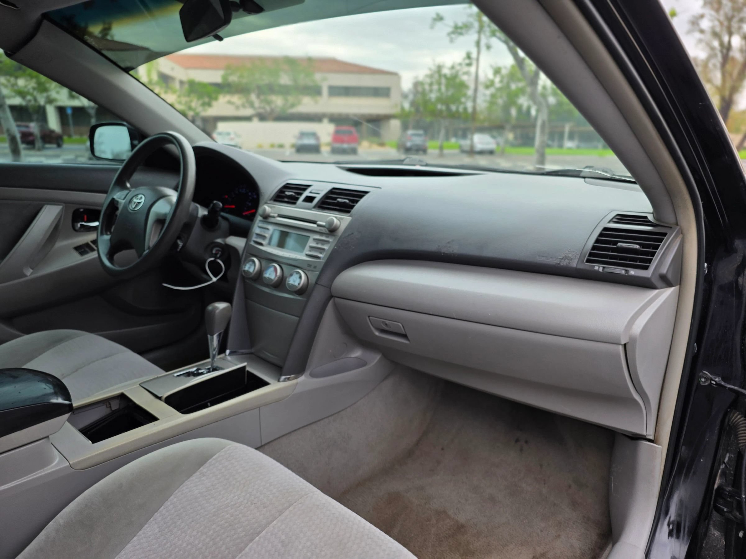 Used 2010 Toyota Camry LE FWD image 12