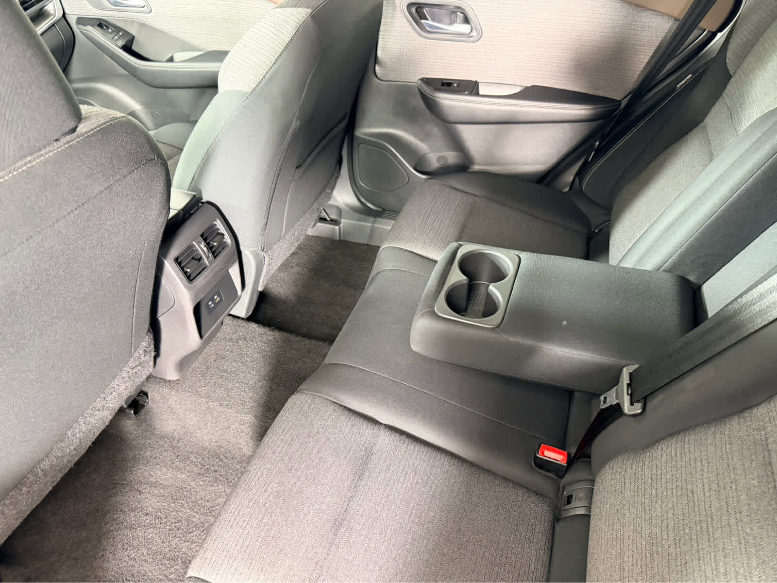 Used 2023 Nissan Rogue SV image 16