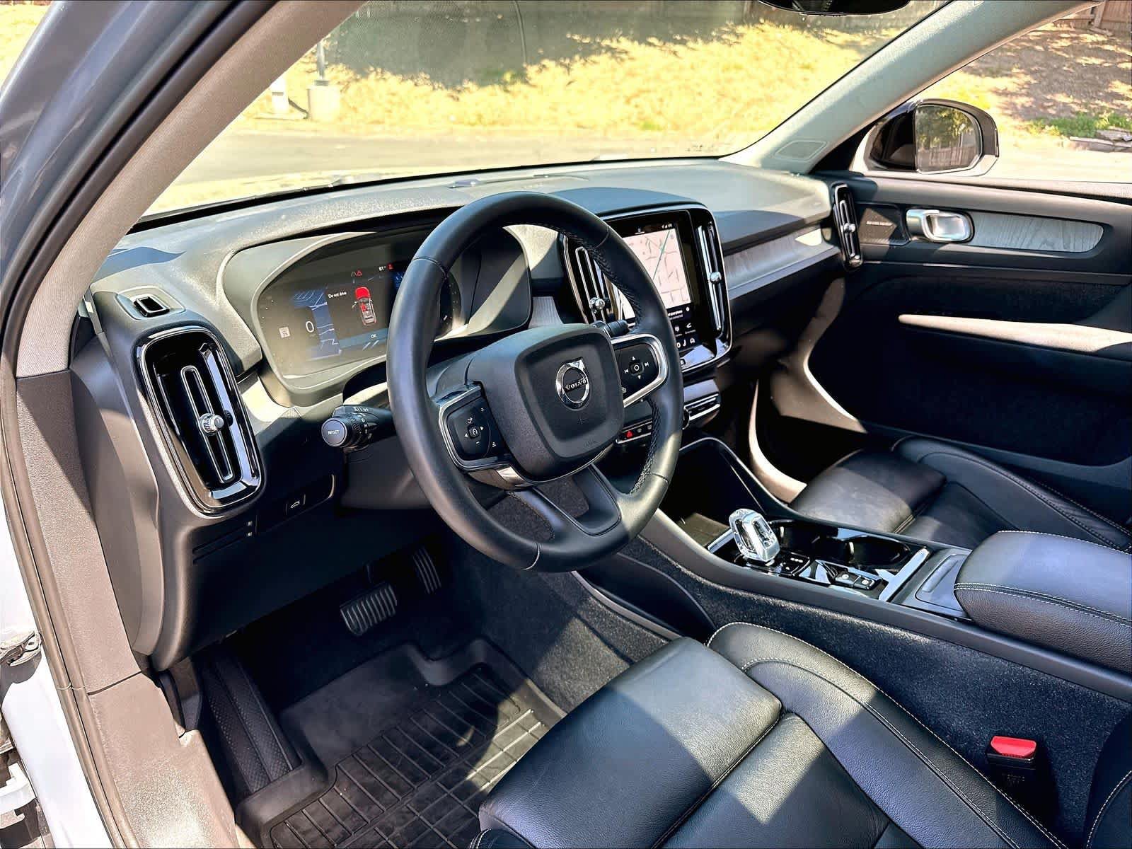 Used 2023 Volvo XC40 B5 Plus w/ Driver Assist Package AWD/4WD image 17