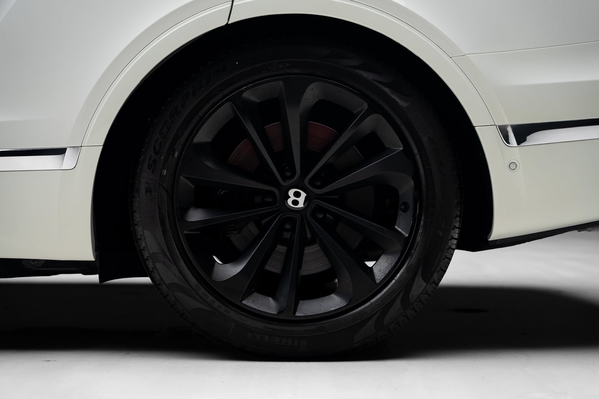 Used 2018 Bentley Bentayga AWD/4WD image 21