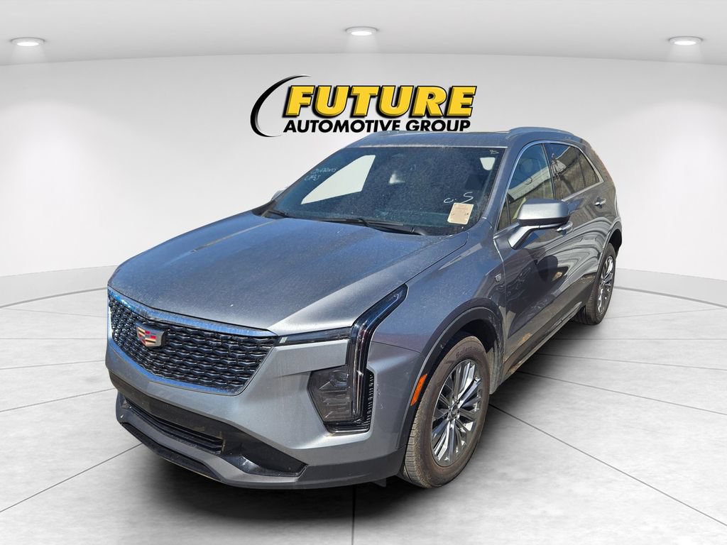 Used 2025 Cadillac XT4 Premium Luxury FWD image 3
