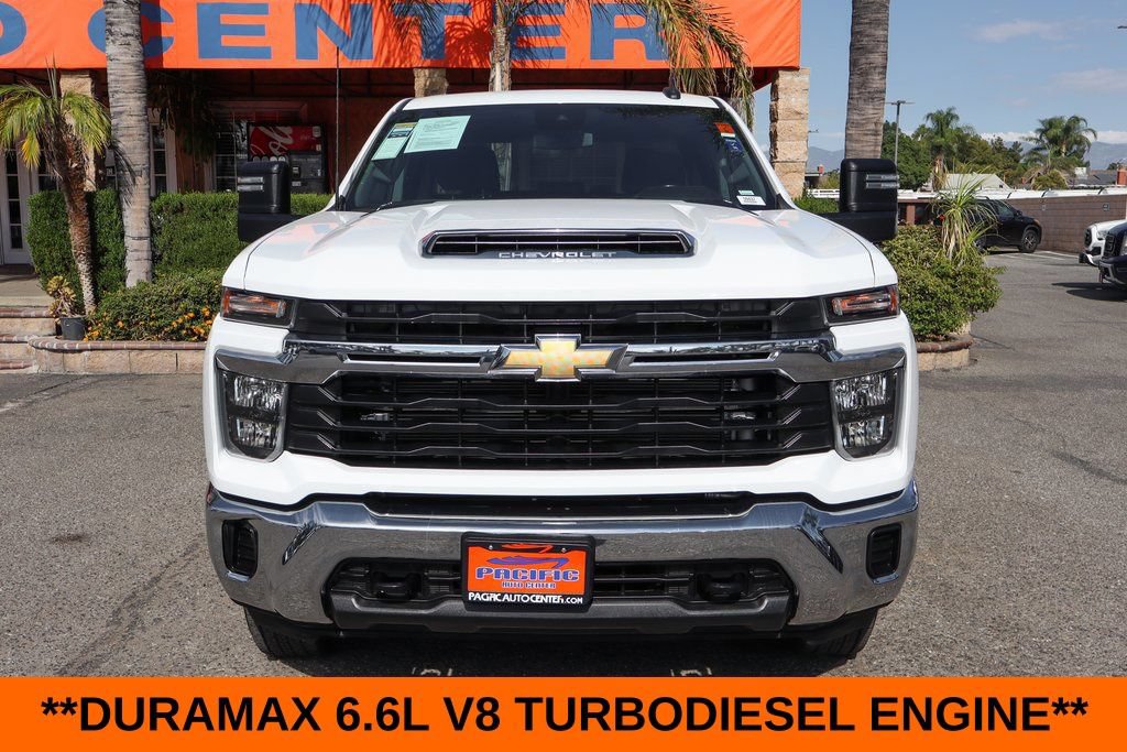 Used 2024 Chevrolet Silverado 2500 LT AWD/4WD image 3