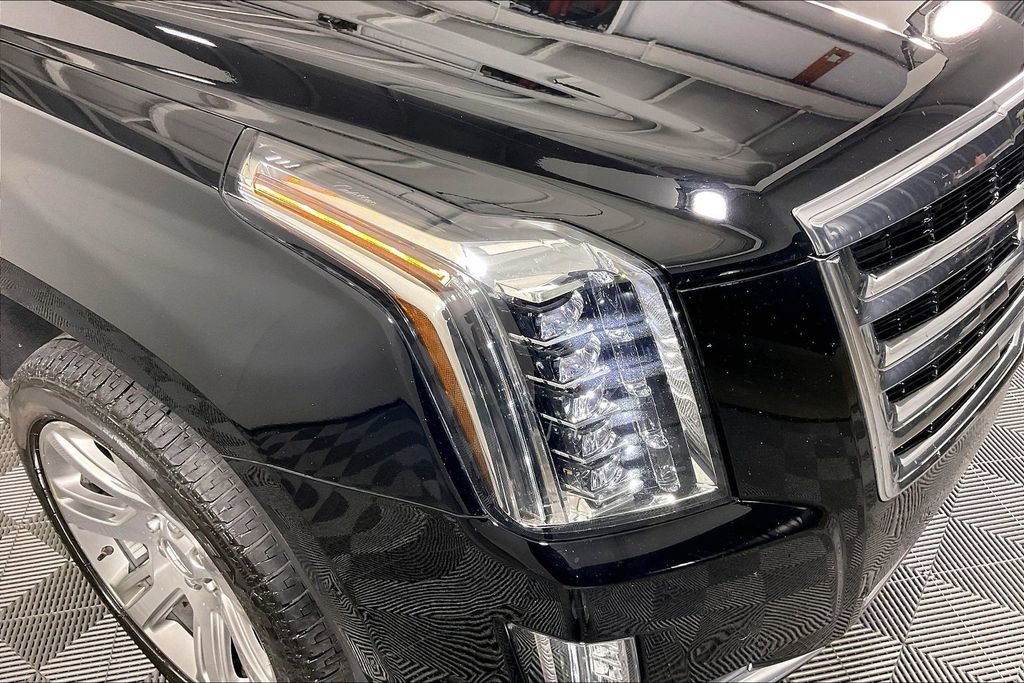 Used 2017 Cadillac Escalade Premium Luxury image 41