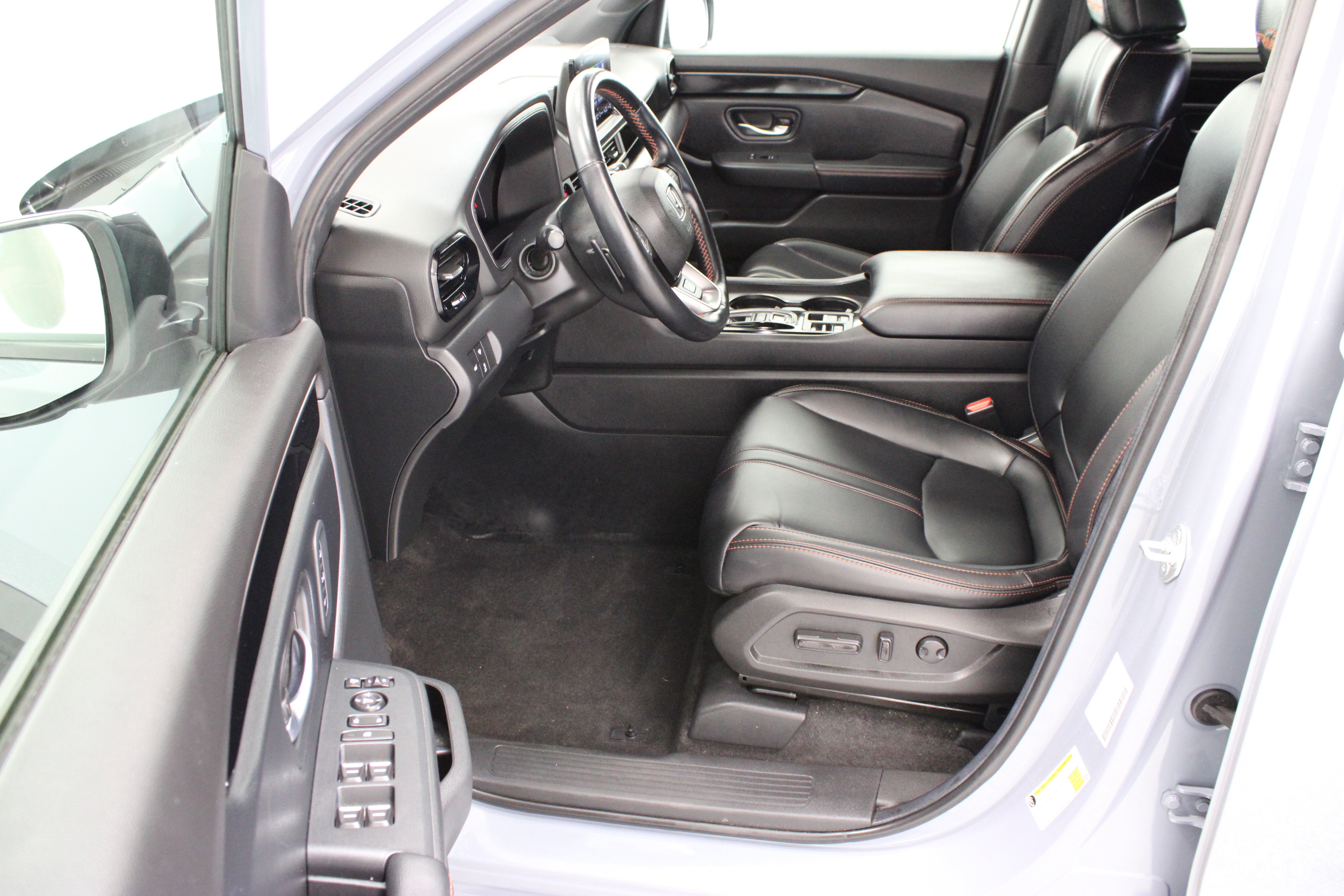 Used 2025 Honda Pilot TrailSport image 14