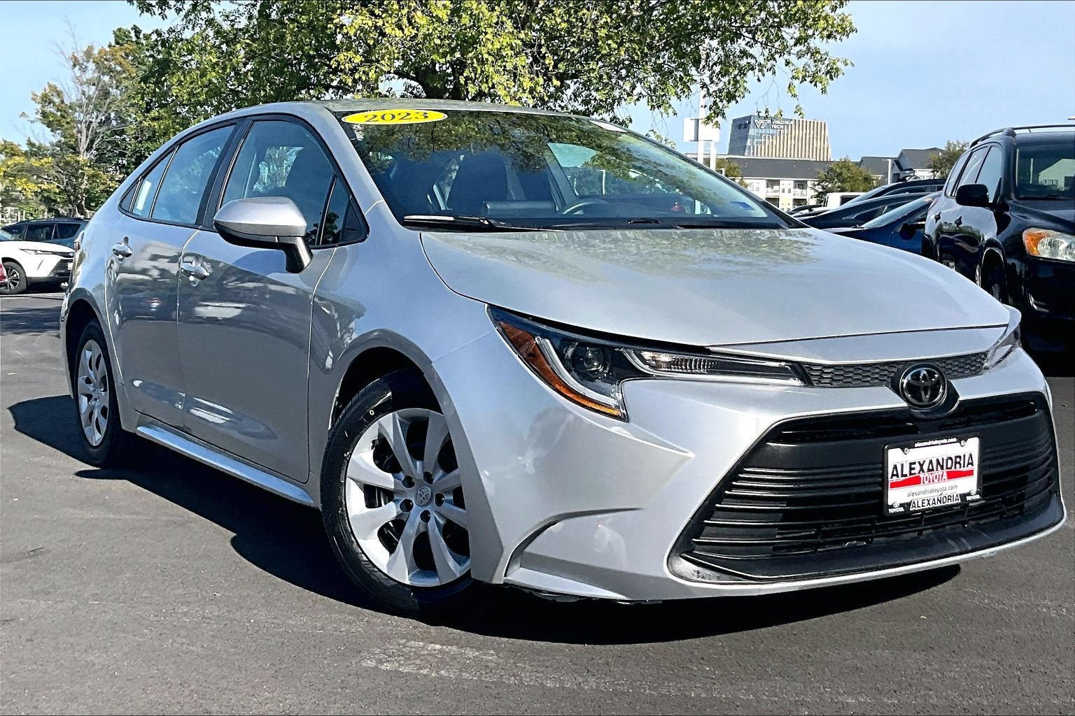 Used 2023 Toyota Corolla LE FWD image 2