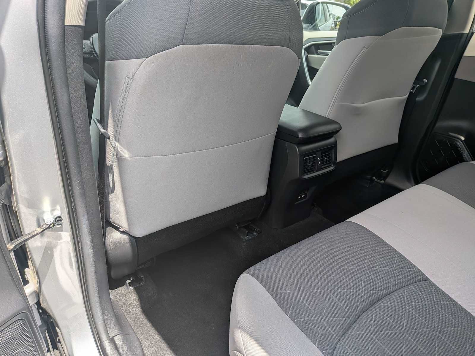 Used 2021 Toyota RAV4 XLE FWD image 17