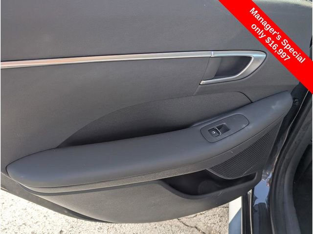 Certified 2022 Hyundai Sonata SE w/ Cargo Package image 10