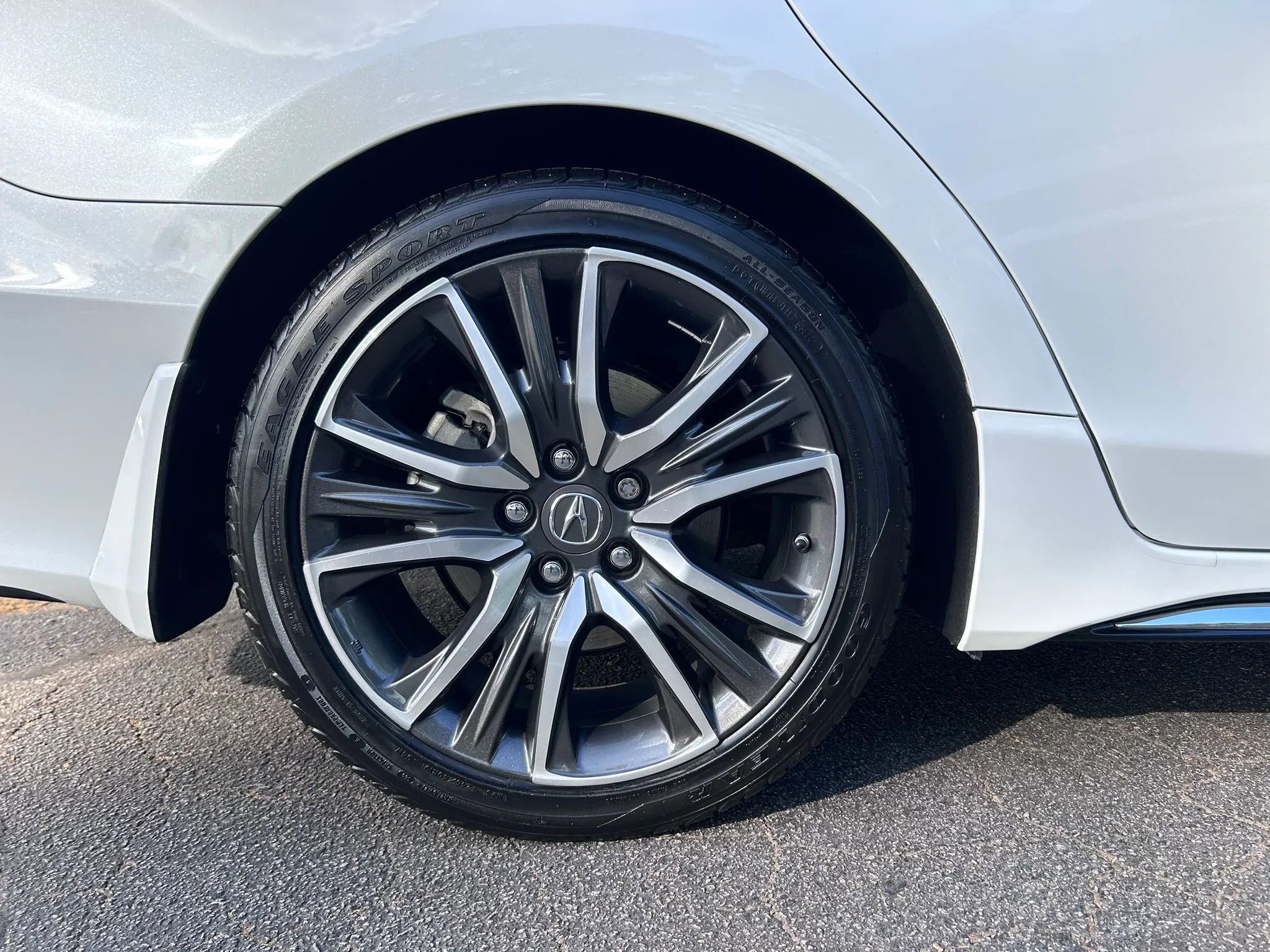 Used 2020 Acura RLX Sport Hybrid w/ Advance Pkg image 16