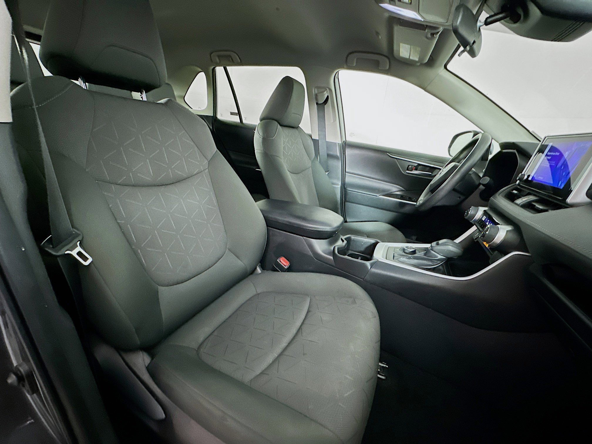 Used 2024 Toyota RAV4 XLE image 28