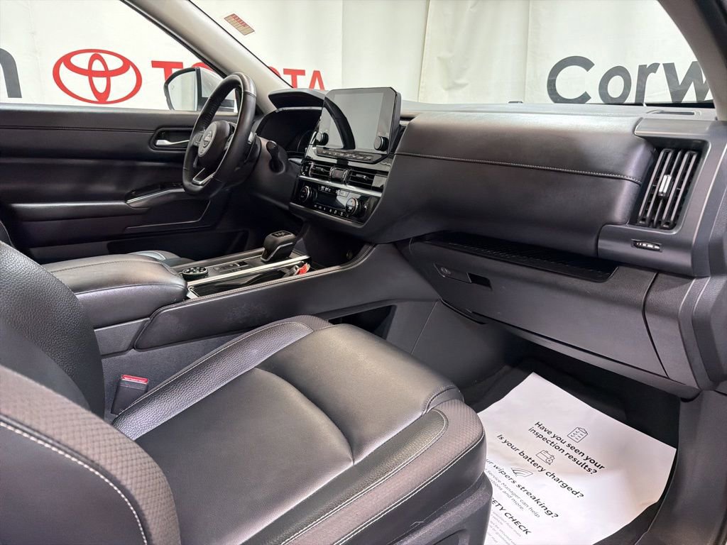 Used 2025 Nissan Pathfinder SL AWD/4WD image 11