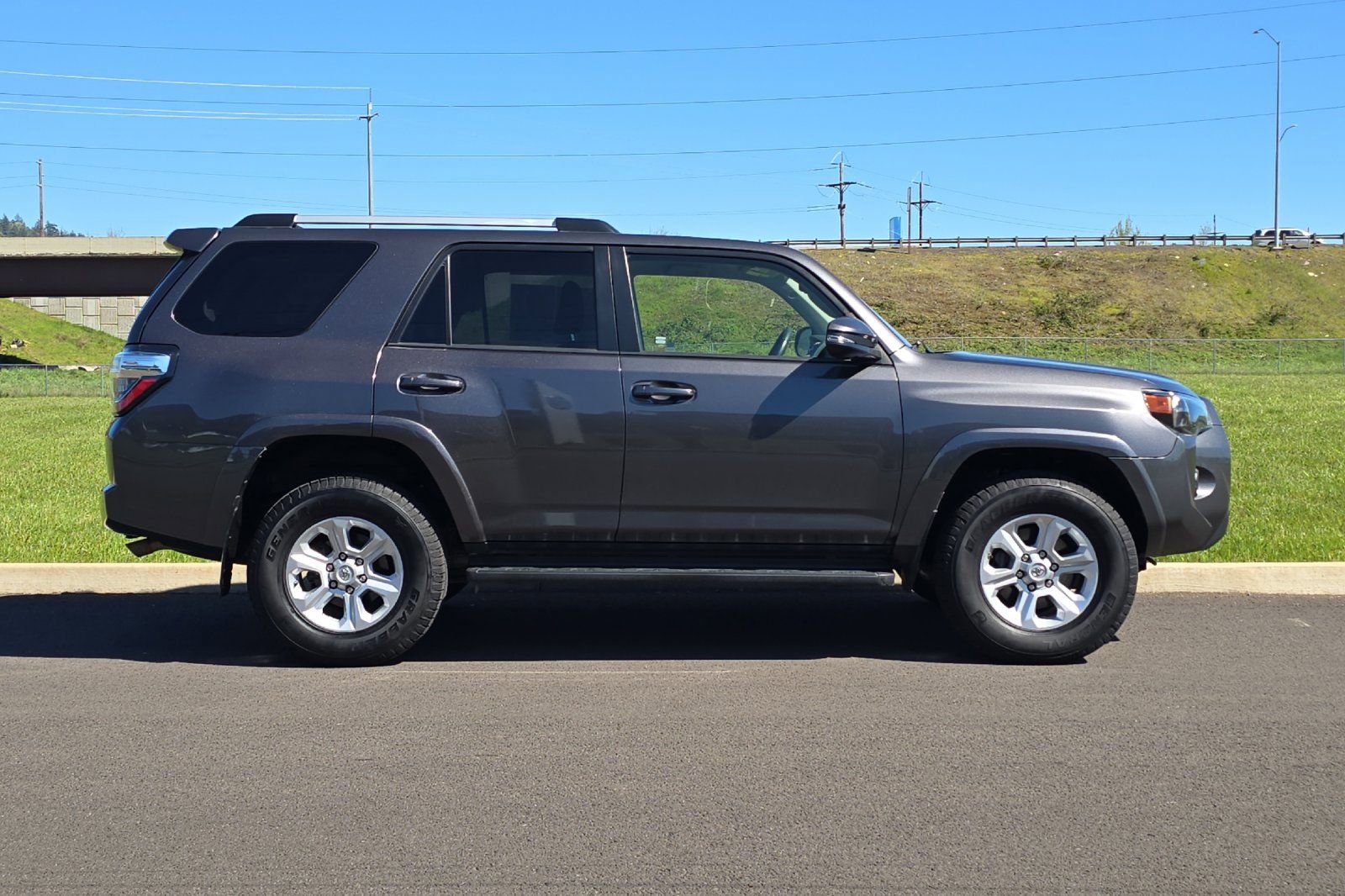Used 2020 Toyota 4Runner SR5 Premium AWD/4WD image 2