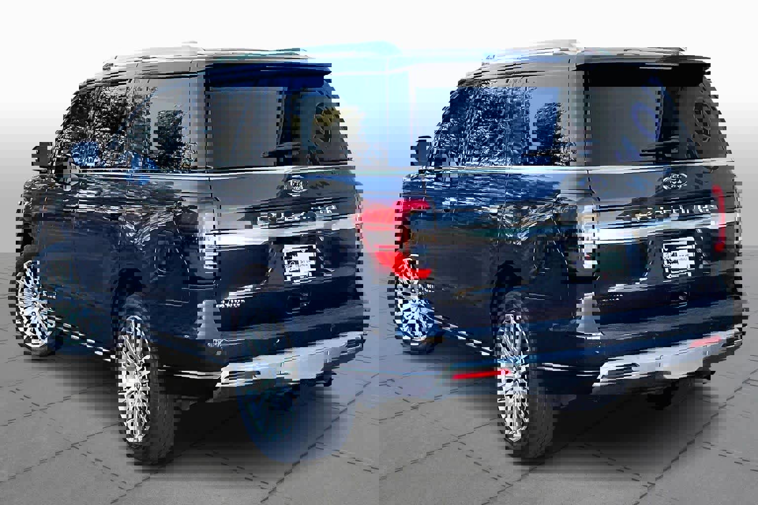 Certified 2023 Ford Expedition Platinum image 11