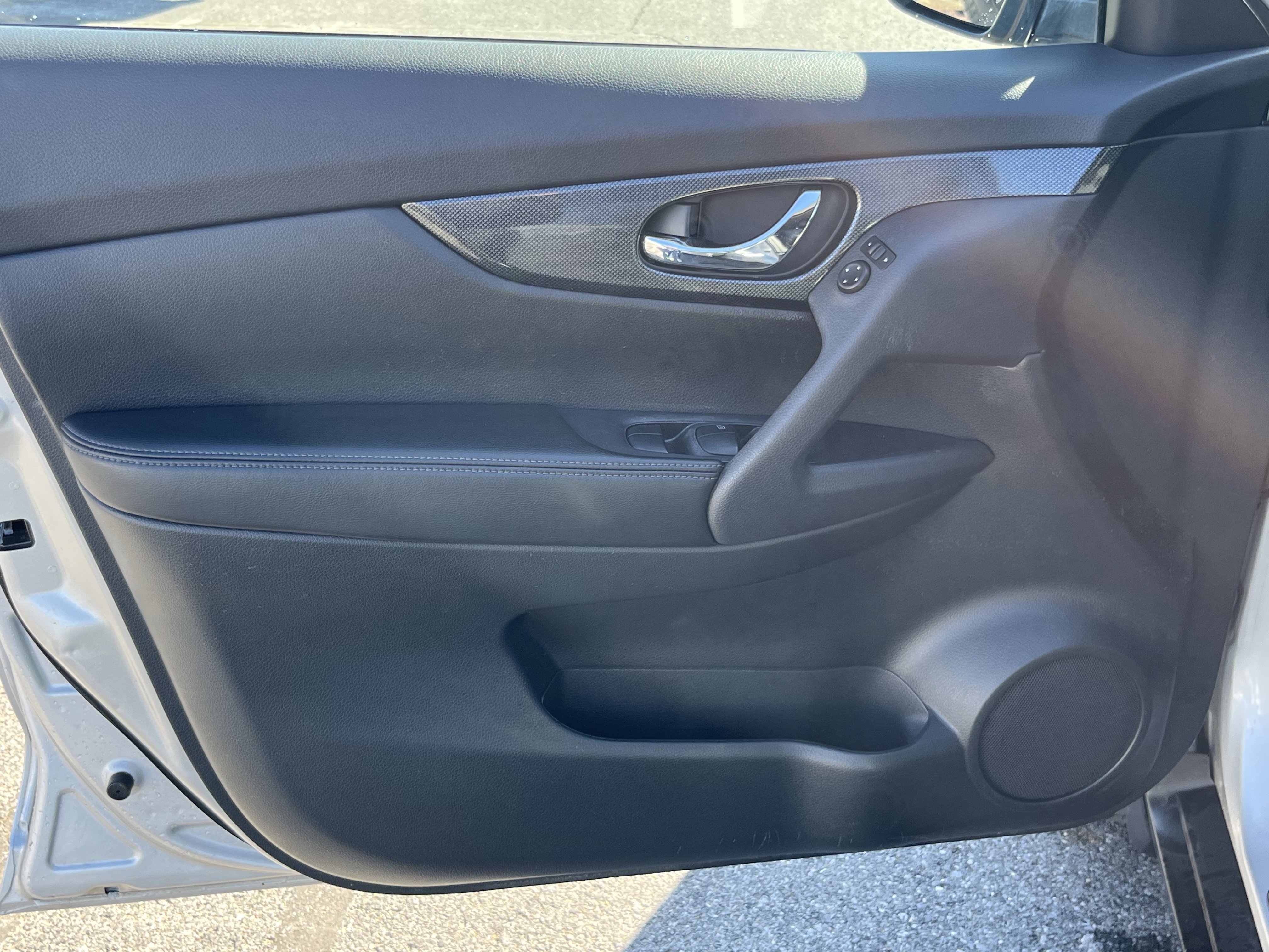 Used 2014 Nissan Rogue SL image 29