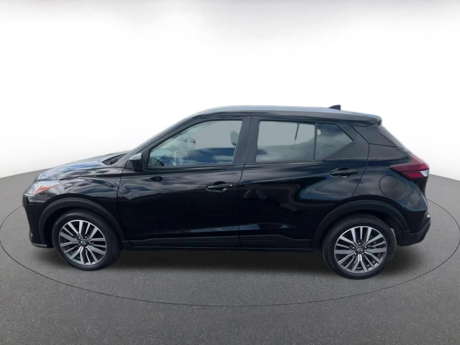 Used 2024 Nissan Kicks SV FWD image 8