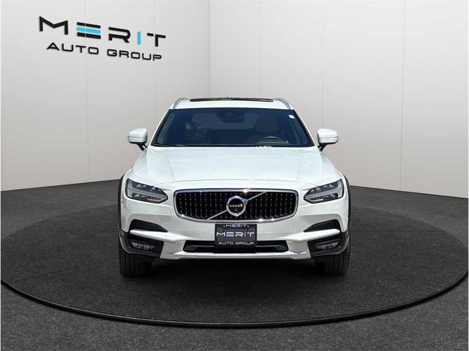 Used 2018 Volvo V90 T6 Cross Country w/ Convenience Package AWD/4WD image 3