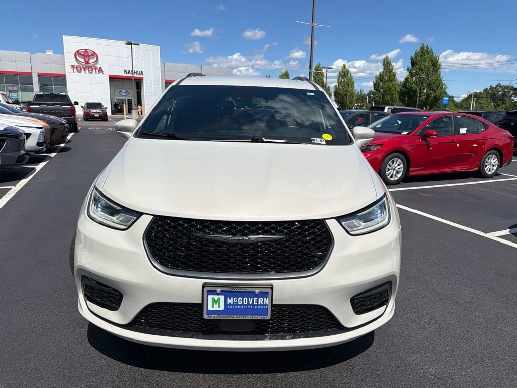 Used 2021 Chrysler Pacifica Touring-L w/ S Appearance Package AWD/4WD image 2