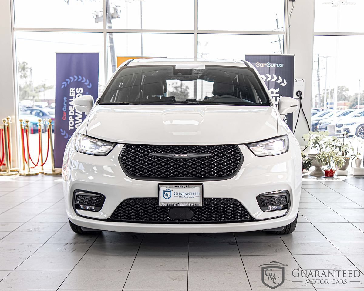 Used 2022 Chrysler Pacifica Touring-L w/ S Appearance Package FWD image 2