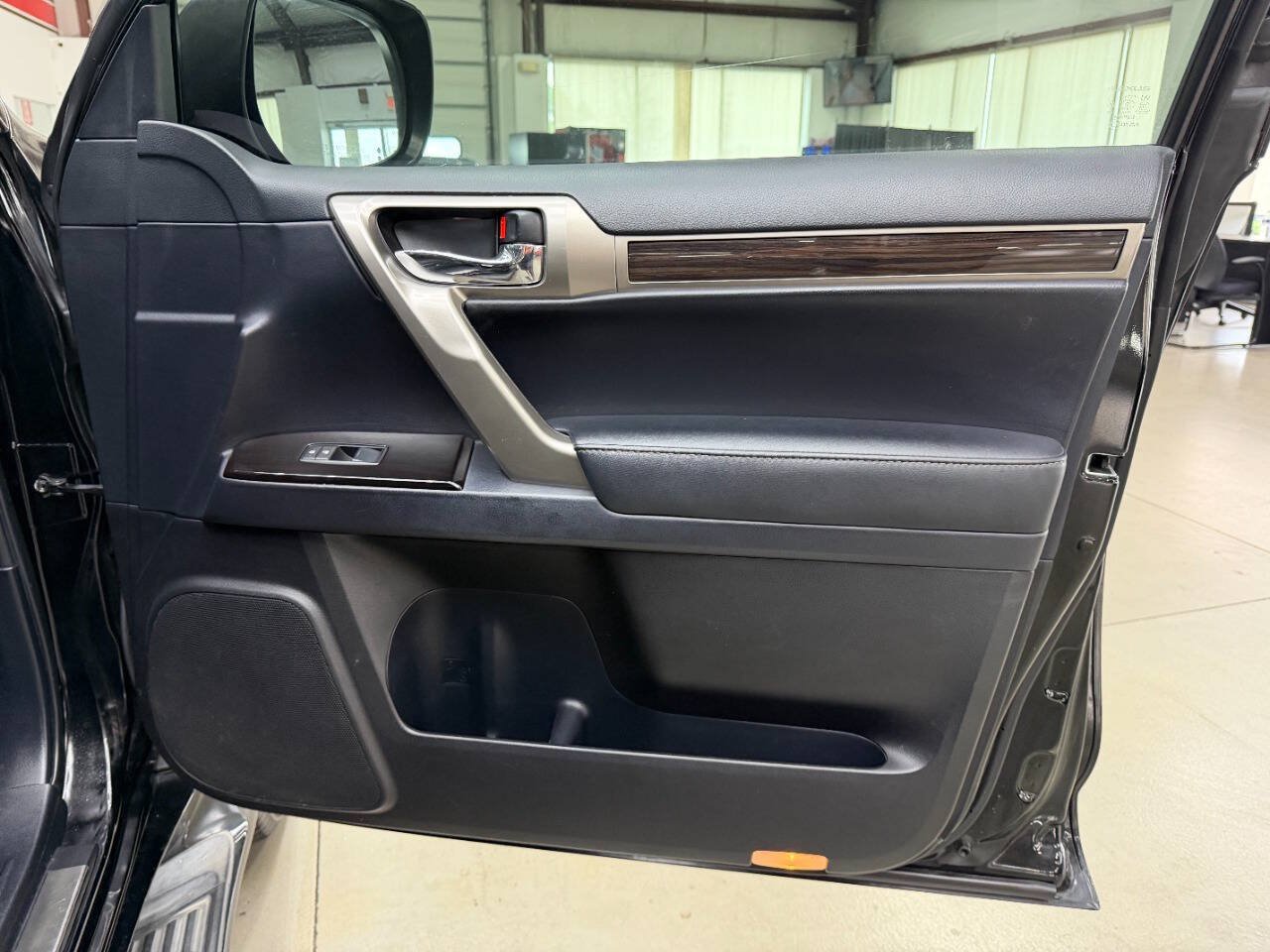 Used 2014 Lexus GX 460 AWD/4WD image 17
