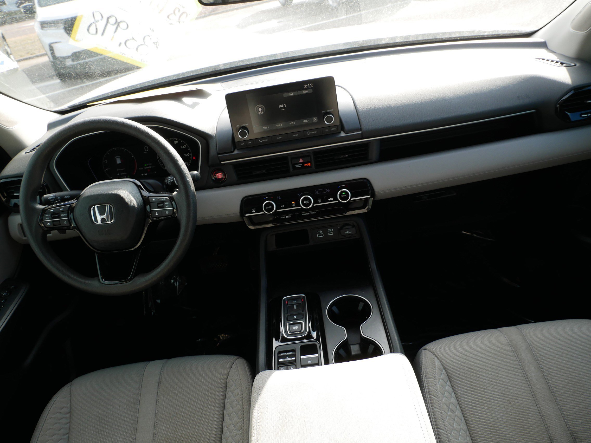 Used 2023 Honda Pilot LX image 10