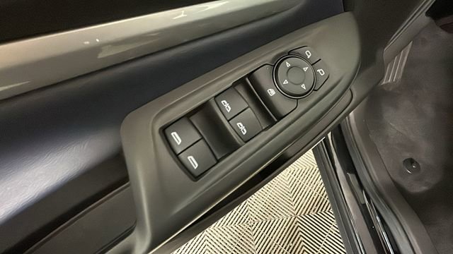 Used 2022 Chevrolet Bolt EUV Premier w/ Sun & Sound Package FWD image 11
