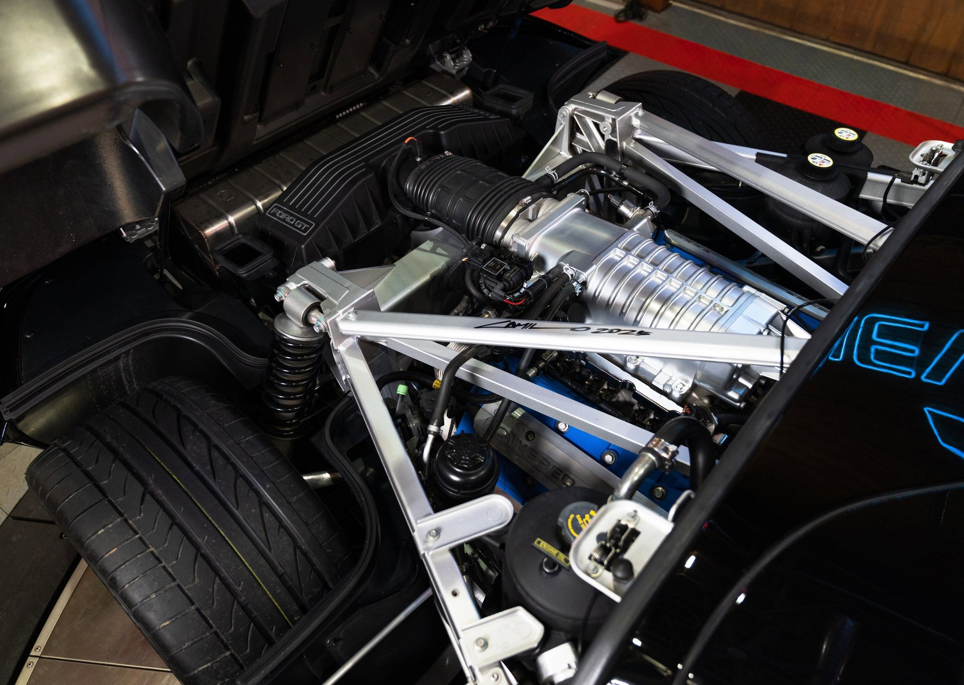 Used 2005 Ford GT image 4