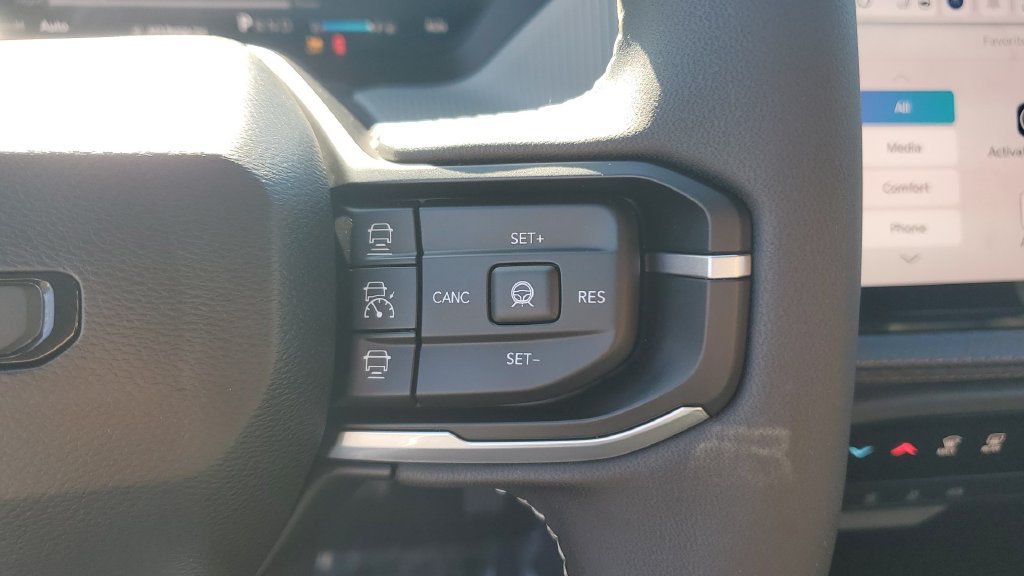 Used 2026 Jeep Cherokee Limited AWD/4WD image 32