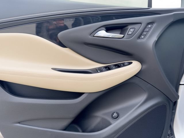 Used 2018 Buick Envision Essence FWD image 12
