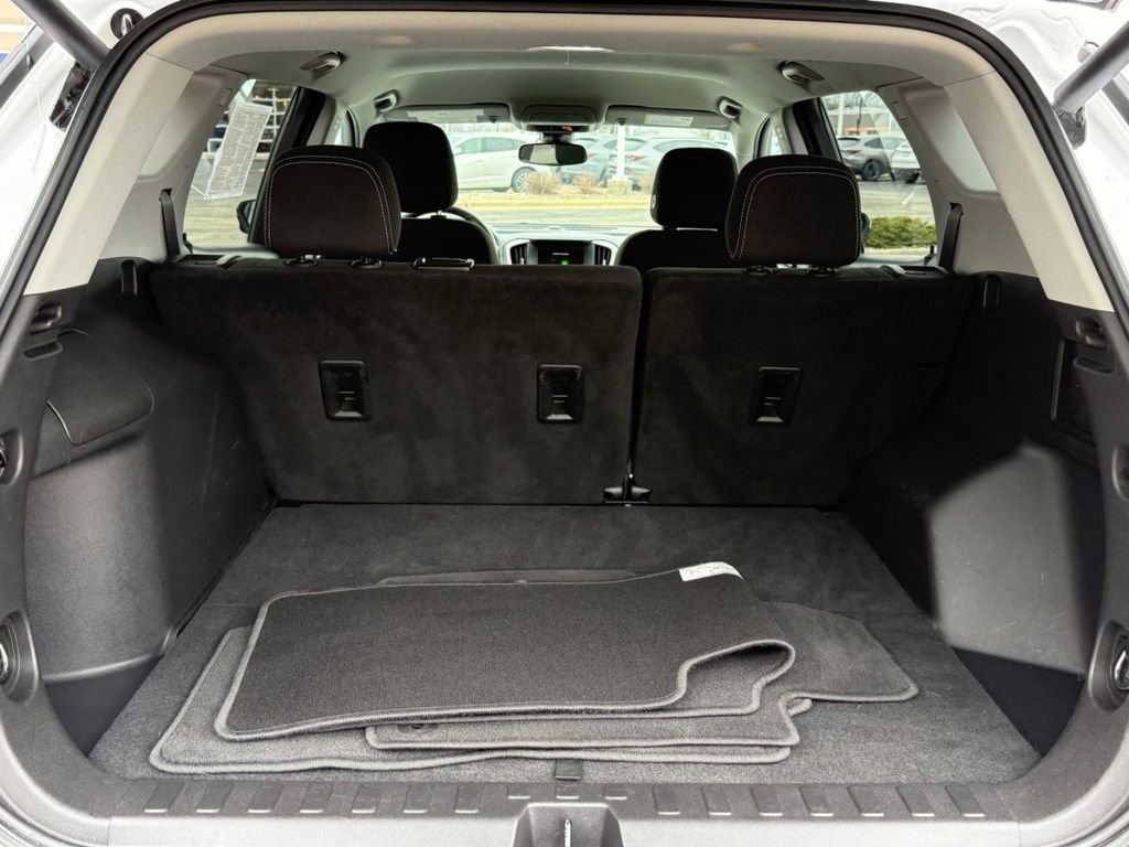 Used 2022 GMC Terrain SLE w/ Driver Convenience Package image 5