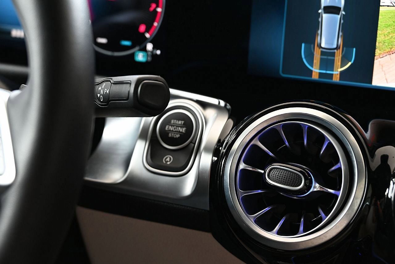 Certified 2025 Mercedes-Benz GLB 250 4MATIC image 25