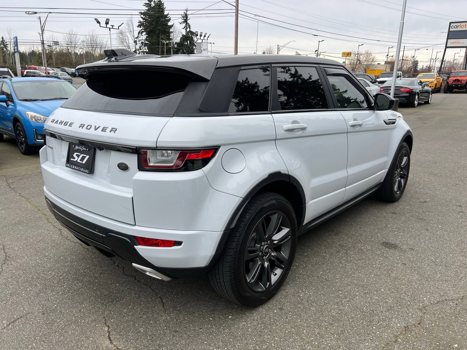 Used 2018 Land Rover Range Rover Evoque SE Premium image 3