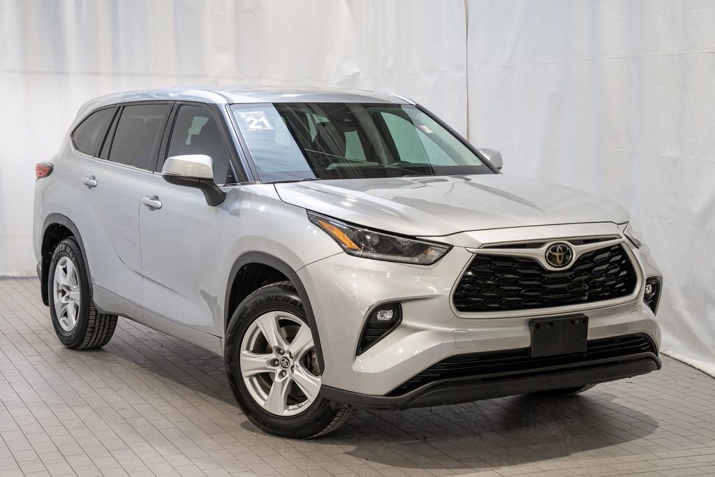 Used 2021 Toyota Highlander LE image 1