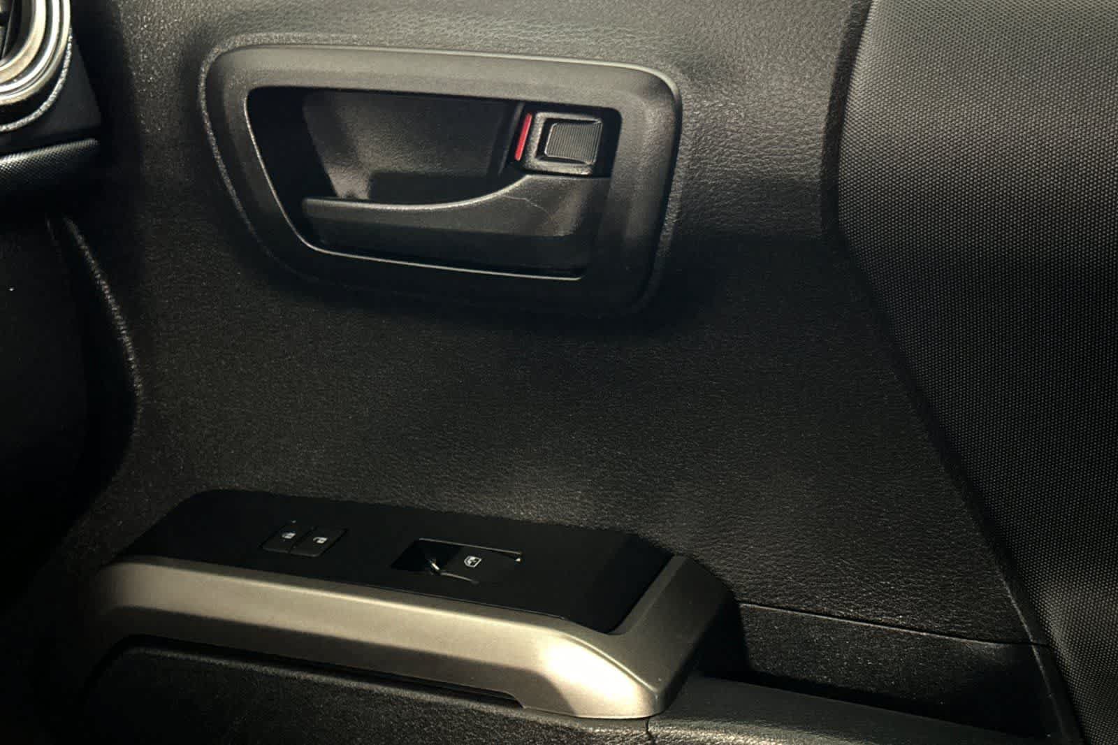 Used 2021 Toyota Tacoma SR5 w/ Trail Edition AWD/4WD image 19