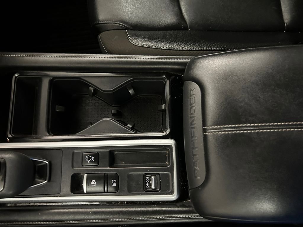 Used 2024 Nissan Pathfinder SL FWD image 23