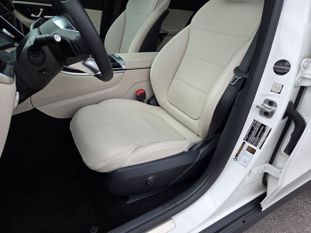 Used 2025 Mercedes-Benz GLC 300 4MATIC image 6