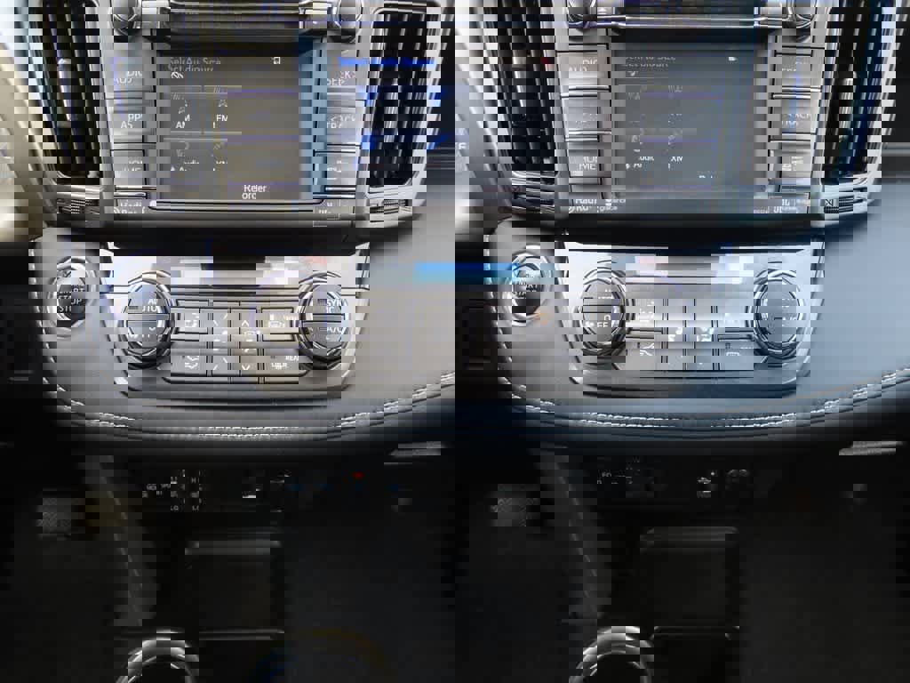 Used 2015 Toyota RAV4 Limited image 23