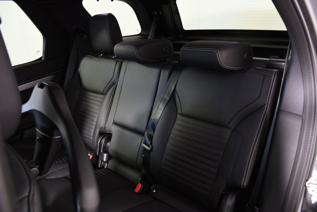 Used 2026 Land Rover Discovery Limited Edition AWD/4WD image 28
